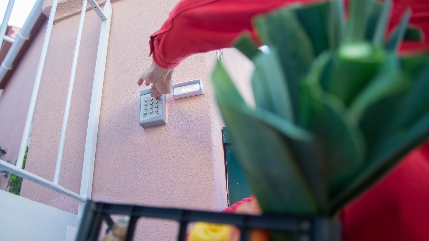 8 Tips On How To Protect Your Home From Burglars featured image