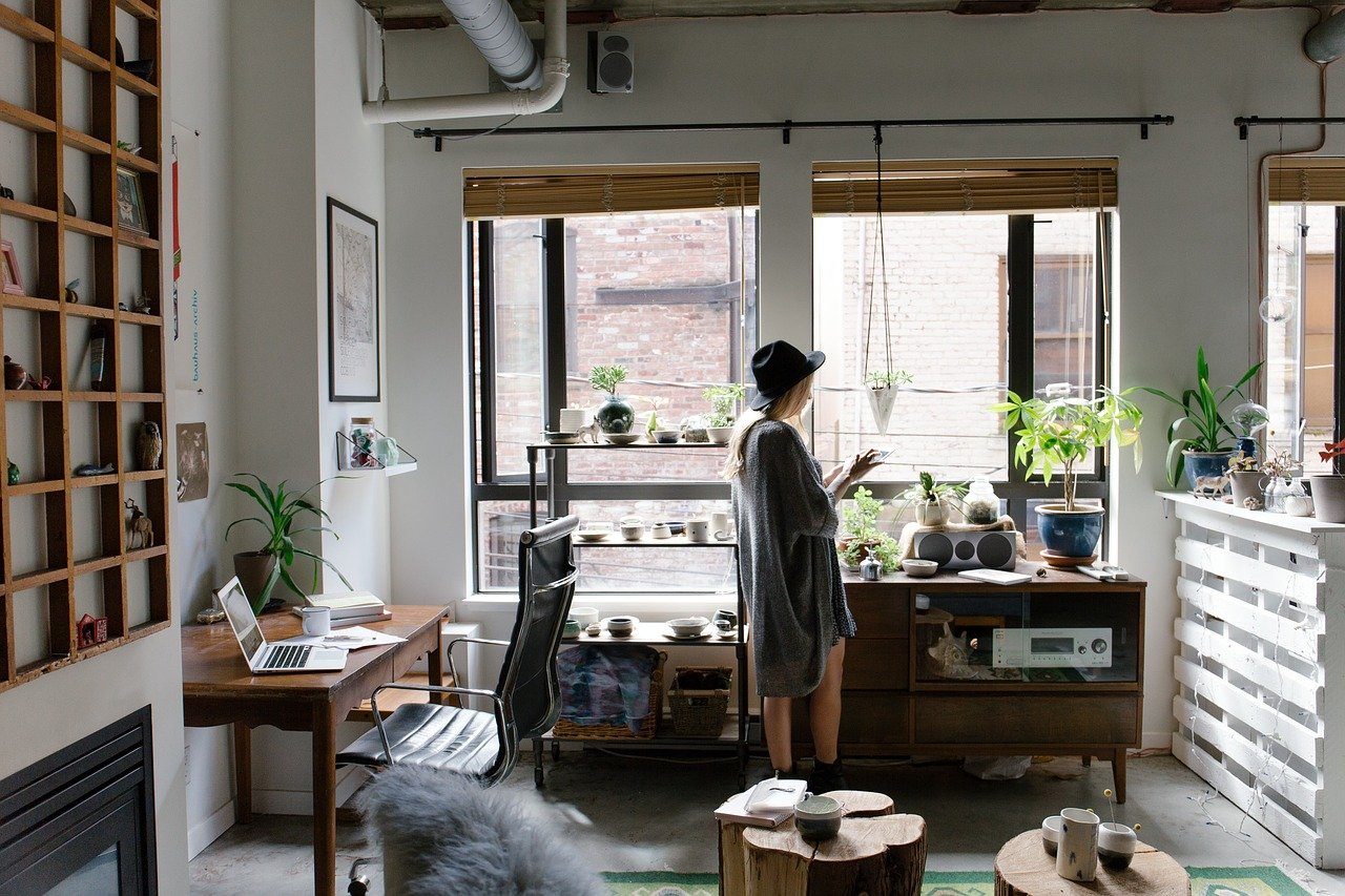 How to Organize Your Workspace At Home 2